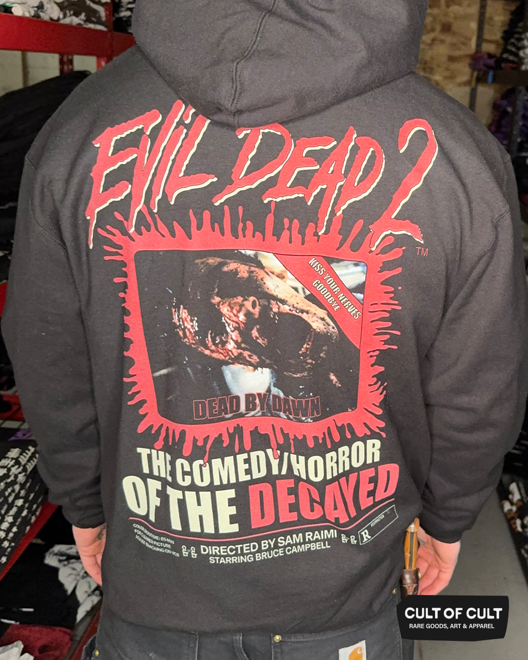 George Jones saca el diablo de mí sudadera con capucha