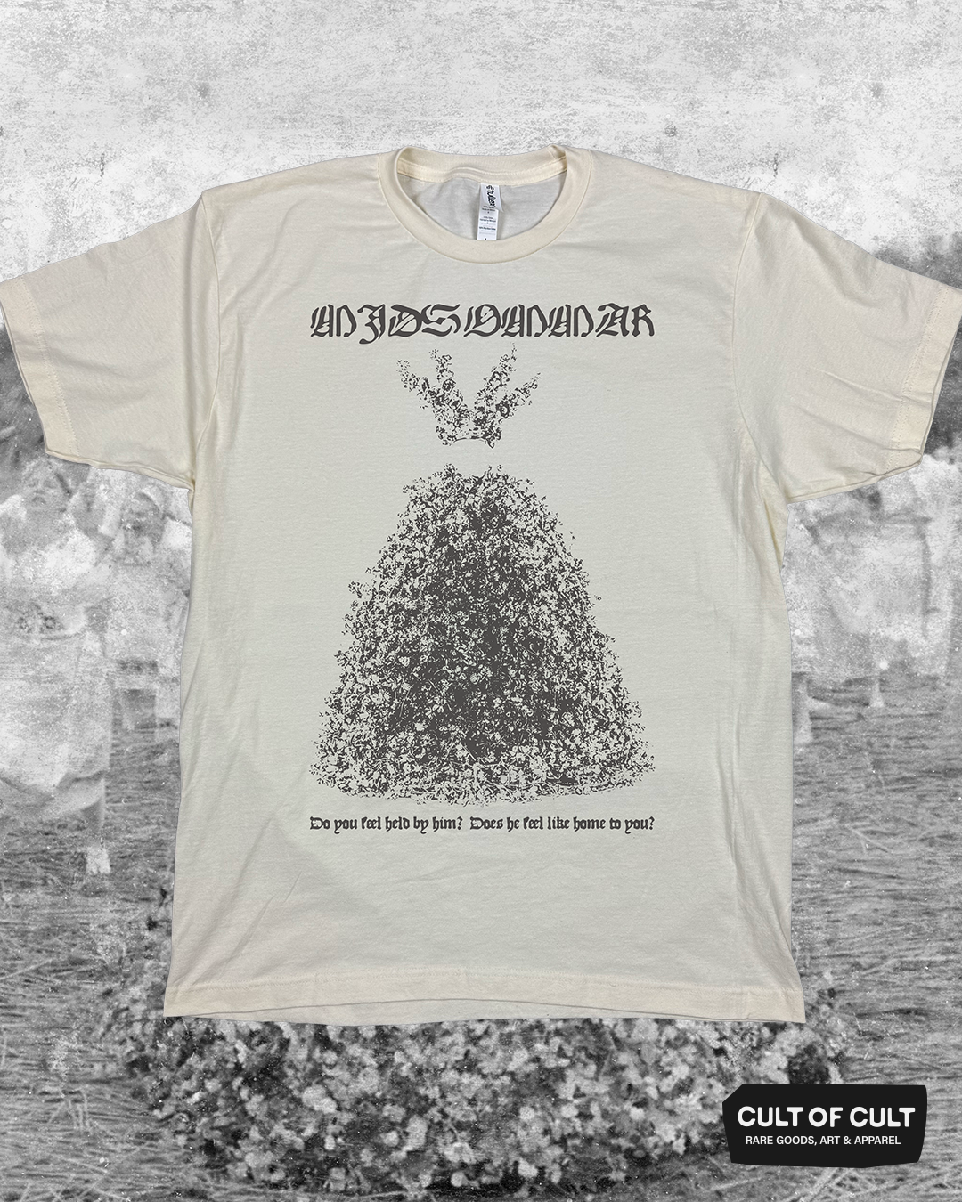 *SUMMER GARAGE SALE* Midsommar Held T-Shirt