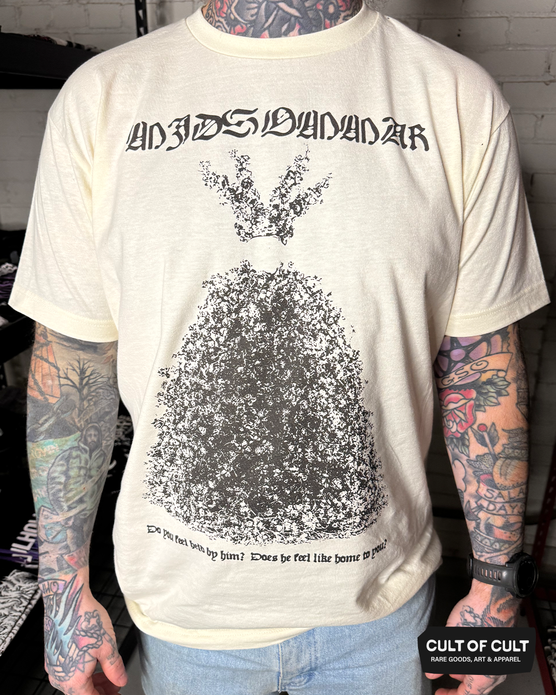 *SUMMER GARAGE SALE* Midsommar Held T-Shirt