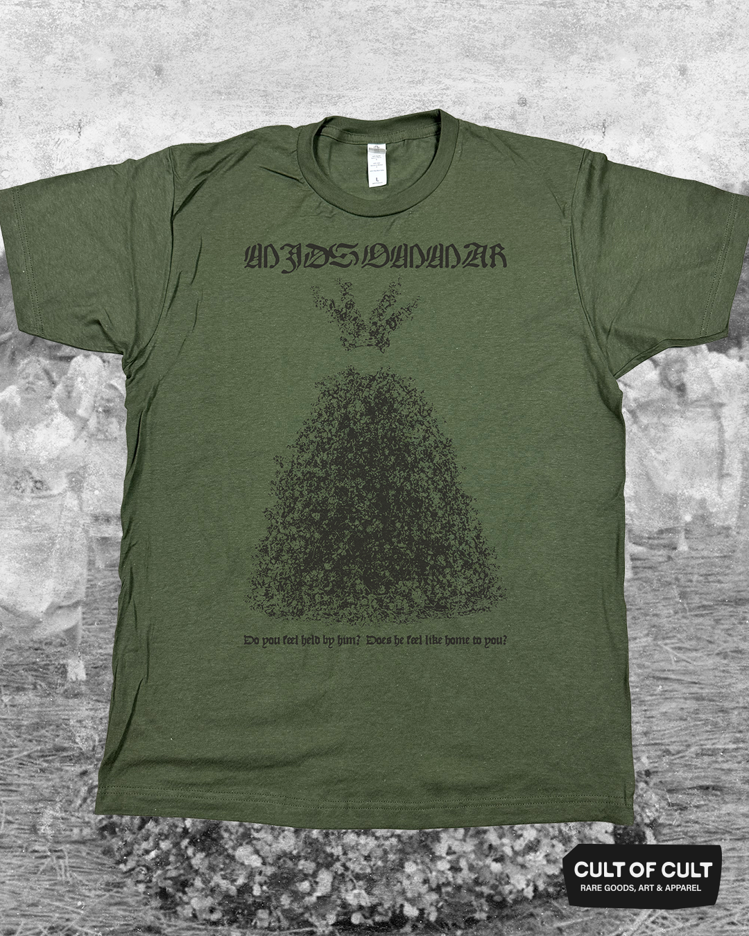 *SUMMER GARAGE SALE* Midsommar Held T-Shirt