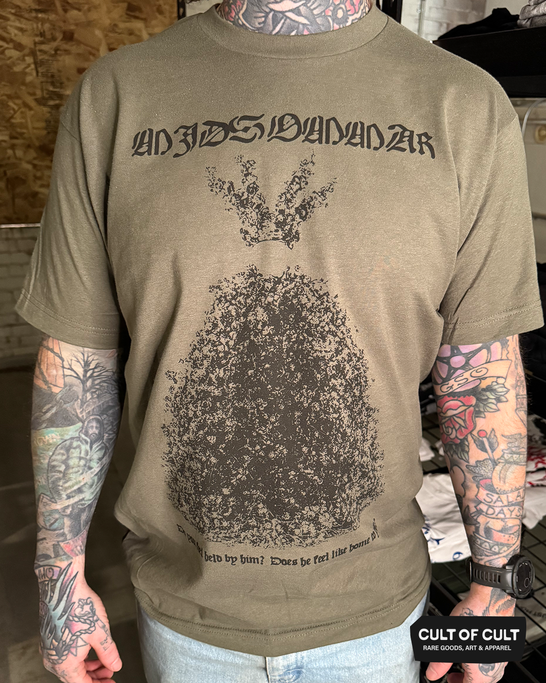 *SUMMER GARAGE SALE* Midsommar Held T-Shirt