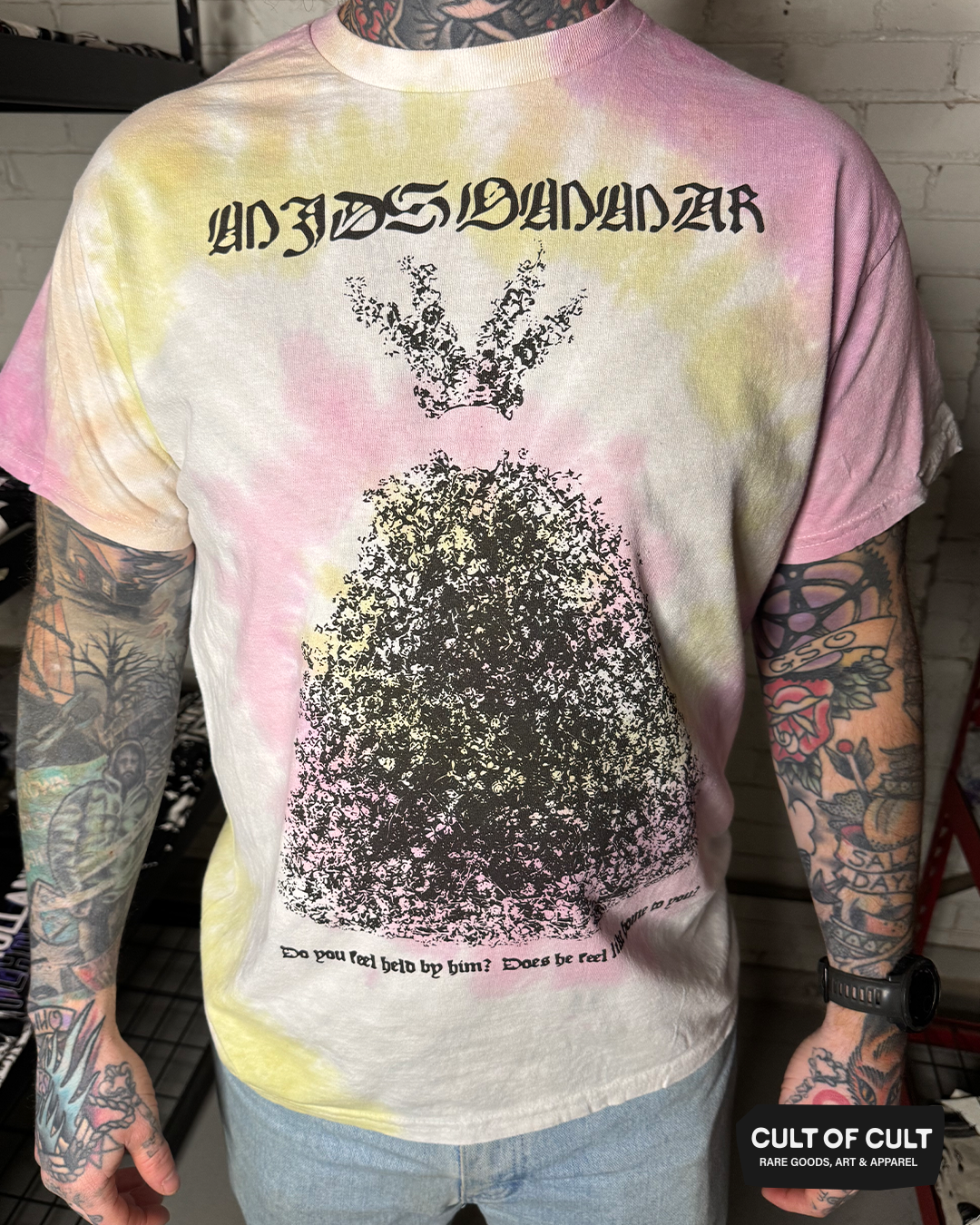 *SUMMER GARAGE SALE* Midsommar Held T-Shirt