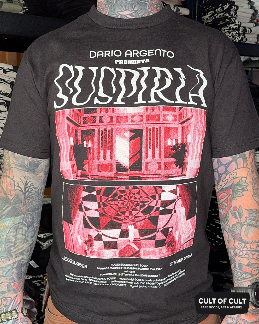 Suspiria Lobby Room Short Sleeve Model Front View